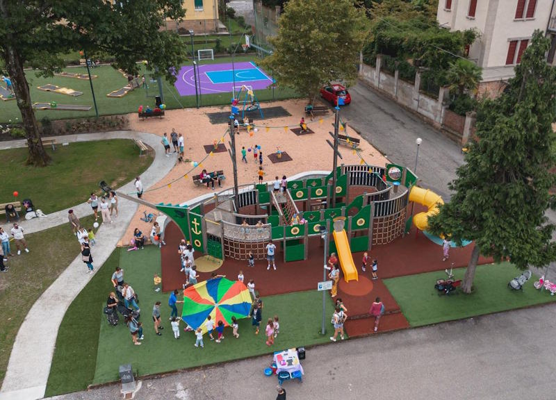 Nuovo parco giochi sul lago a Porto Ceresio