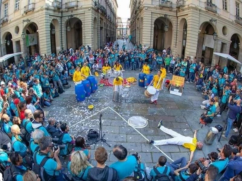 spettacolo percussioni la musica del lago