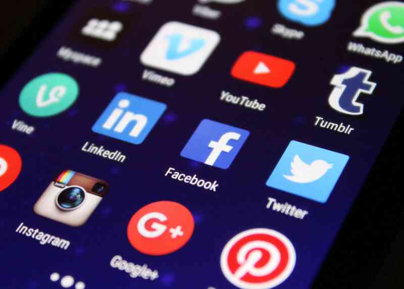 Social network e adolescenti: «Facciamo i genitori, non i gendarmi»
